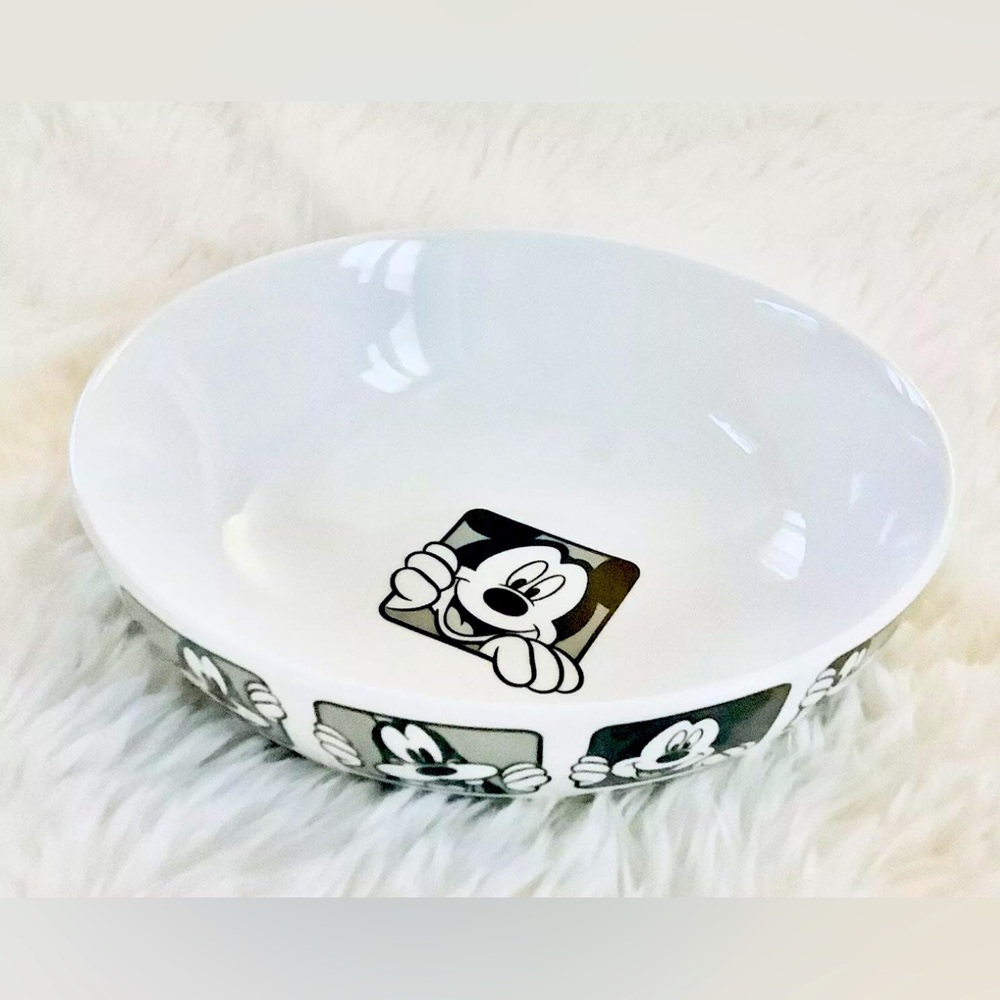 Disney All Over Mickey Mouse & Goofy 9.5" Large Serving Bowl